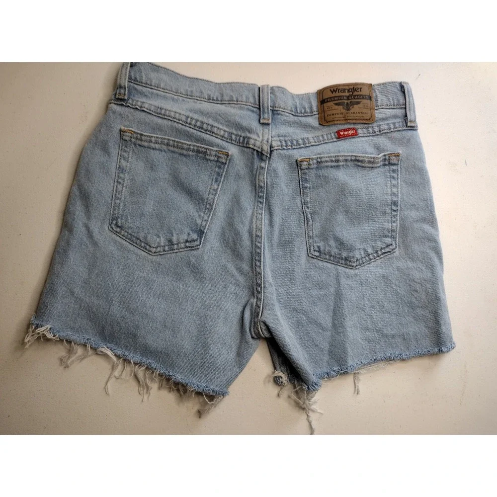 Wrangler Womens Light Wash Denim Cutoff Shorts Size 30 Distressed Frayed‎ Hem